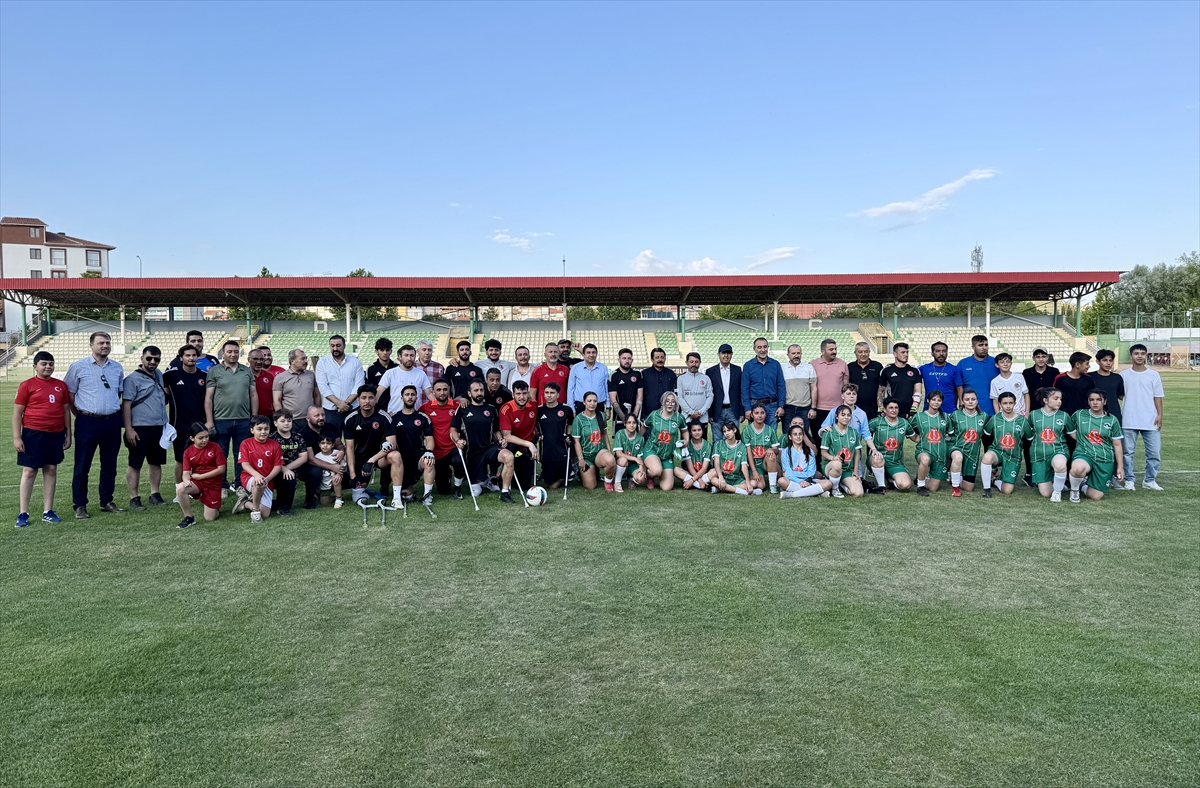 Ampute Milli Takım ile Kırşehir Kadın Futbol Takımından Dostluk Maçı